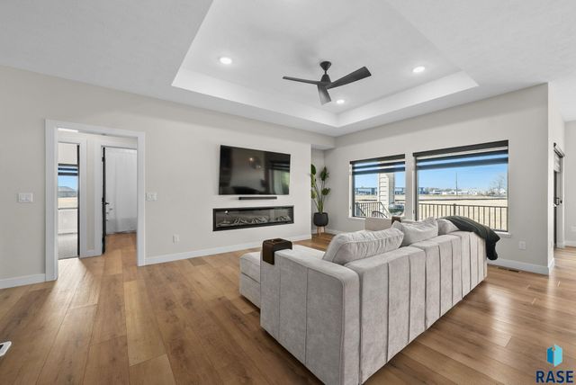 276 Central Park Ct Court, Harrisburg, SD 57032