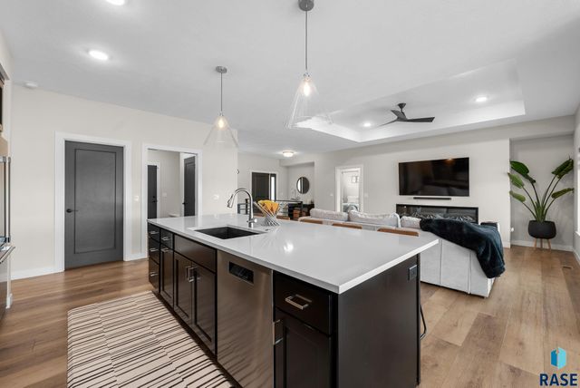 276 Central Park Ct Court, Harrisburg, SD 57032