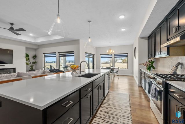 276 Central Park Ct Court, Harrisburg, SD 57032