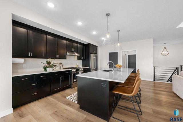 276 Central Park Ct Court, Harrisburg, SD 57032