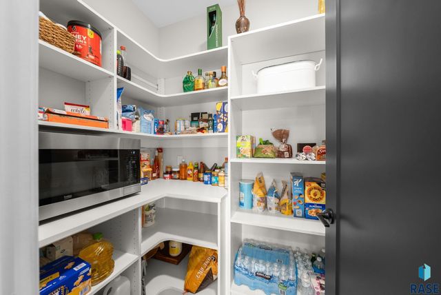 276 Central Park Ct Court, Harrisburg, SD 57032