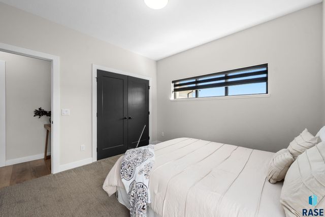 276 Central Park Ct Court, Harrisburg, SD 57032