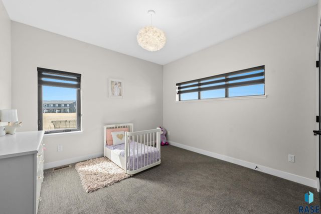 276 Central Park Ct Court, Harrisburg, SD 57032