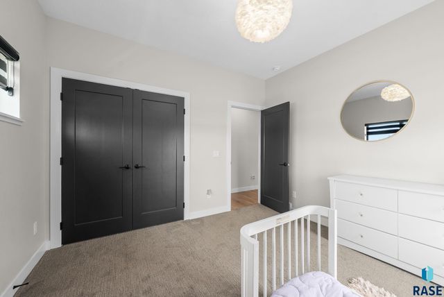 276 Central Park Ct Court, Harrisburg, SD 57032