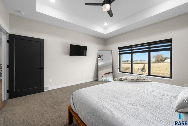 276 Central Park Ct Court, Harrisburg, SD 57032