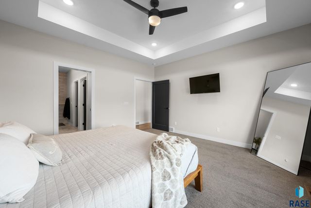 276 Central Park Ct Court, Harrisburg, SD 57032