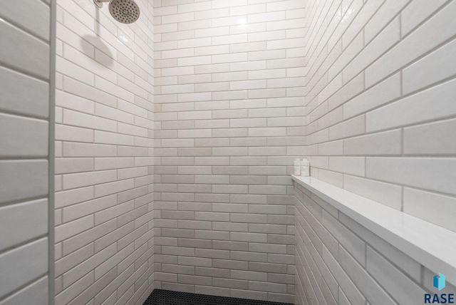 276 Central Park Ct Court, Harrisburg, SD 57032