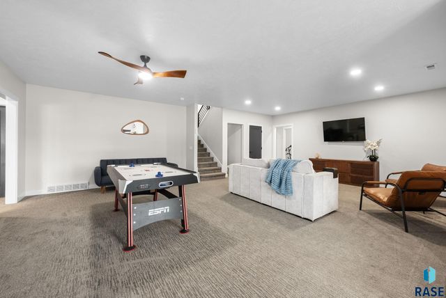 276 Central Park Ct Court, Harrisburg, SD 57032