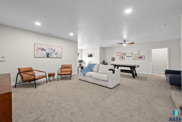 276 Central Park Ct Court, Harrisburg, SD 57032