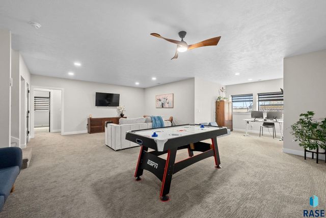 276 Central Park Ct Court, Harrisburg, SD 57032