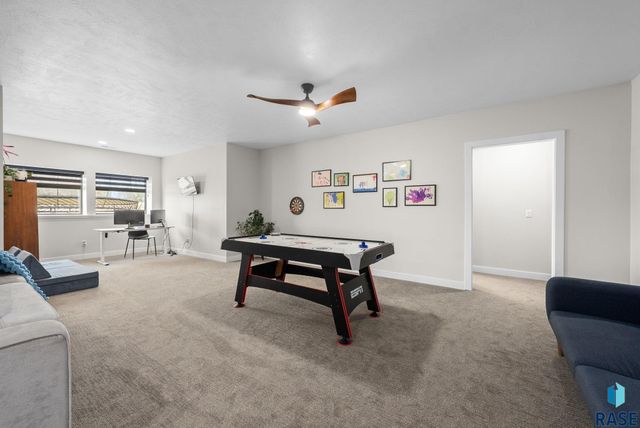 276 Central Park Ct Court, Harrisburg, SD 57032