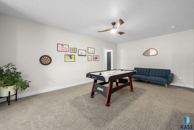 276 Central Park Ct Court, Harrisburg, SD 57032