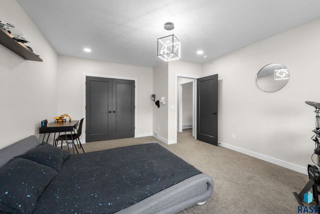 276 Central Park Ct Court, Harrisburg, SD 57032