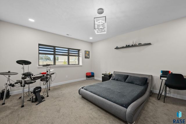 276 Central Park Ct Court, Harrisburg, SD 57032