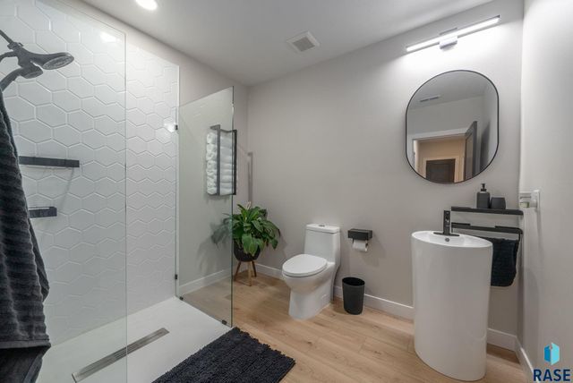 276 Central Park Ct Court, Harrisburg, SD 57032