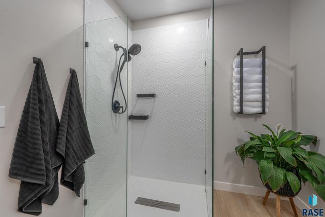 276 Central Park Ct Court, Harrisburg, SD 57032