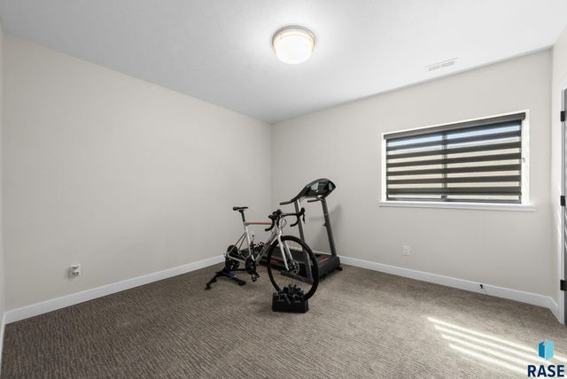 276 Central Park Ct Court, Harrisburg, SD 57032