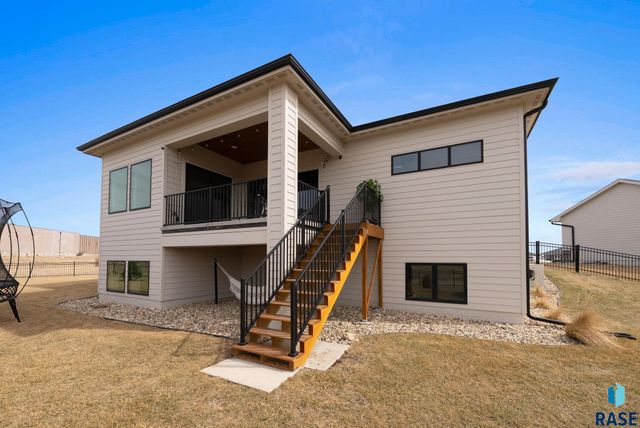 276 Central Park Ct Court, Harrisburg, SD 57032