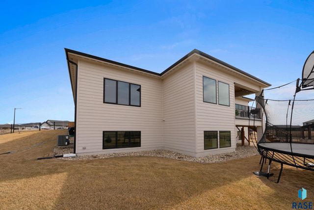 276 Central Park Ct Court, Harrisburg, SD 57032