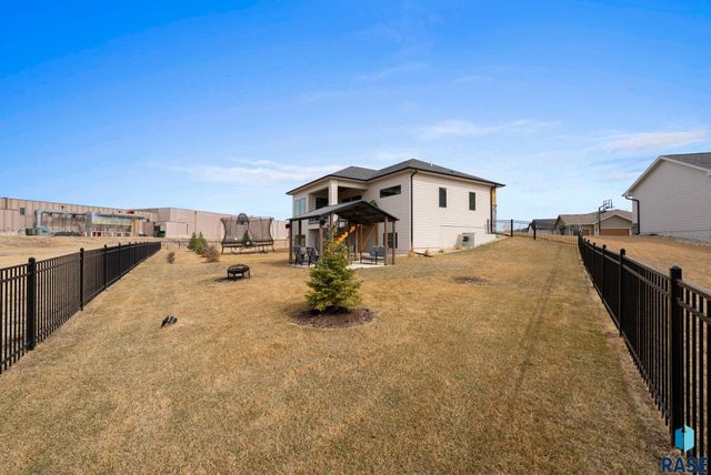 276 Central Park Ct Court, Harrisburg, SD 57032