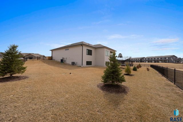 276 Central Park Ct Court, Harrisburg, SD 57032