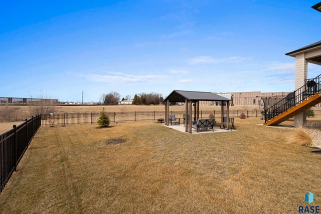 276 Central Park Ct Court, Harrisburg, SD 57032