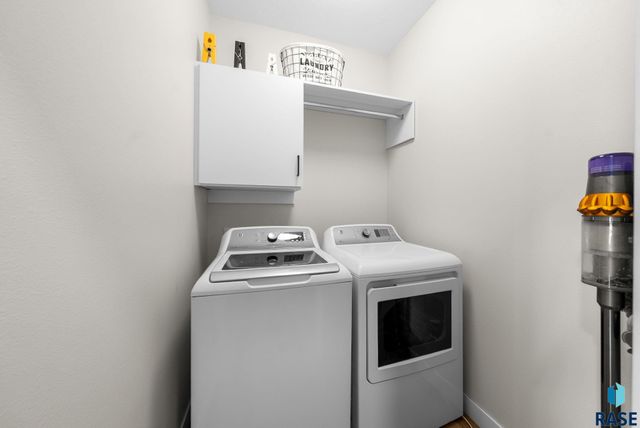 276 Central Park Ct Court, Harrisburg, SD 57032