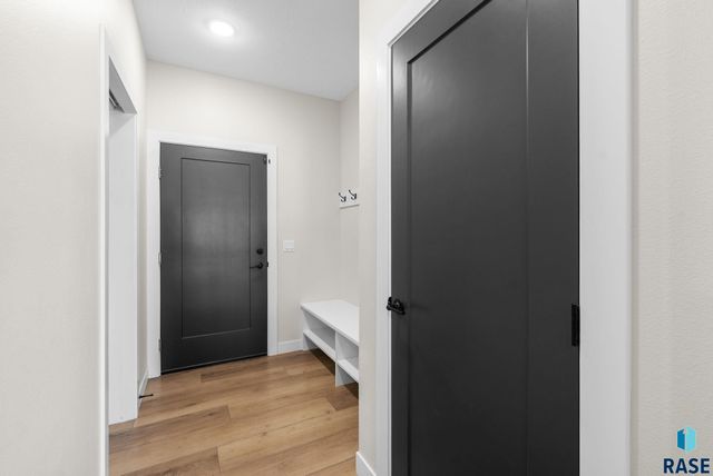 276 Central Park Ct Court, Harrisburg, SD 57032