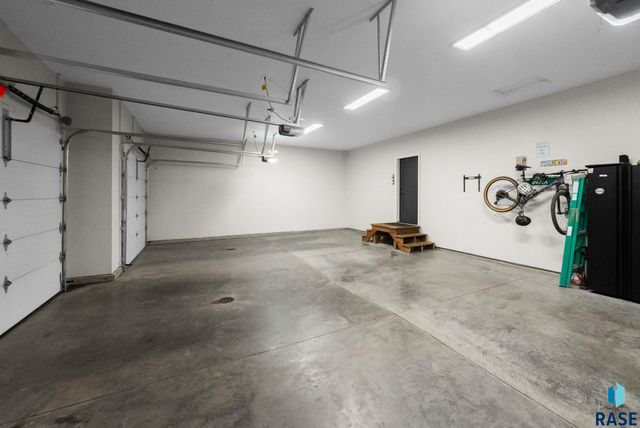 276 Central Park Ct Court, Harrisburg, SD 57032