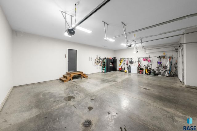 276 Central Park Ct Court, Harrisburg, SD 57032