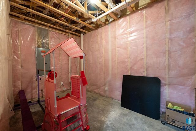 276 Central Park Ct Court, Harrisburg, SD 57032