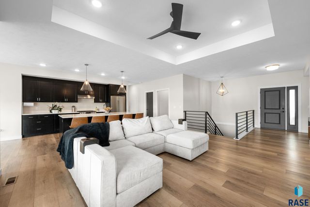 276 Central Park Ct Court, Harrisburg, SD 57032