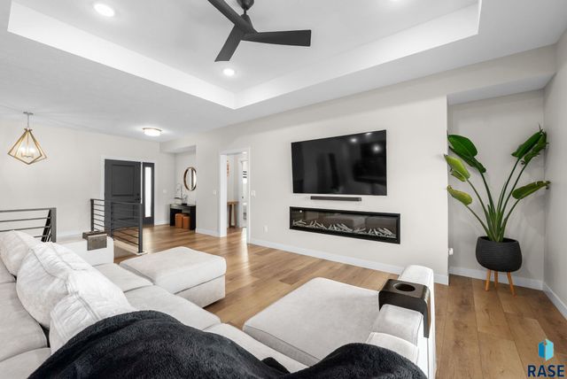 276 Central Park Ct Court, Harrisburg, SD 57032