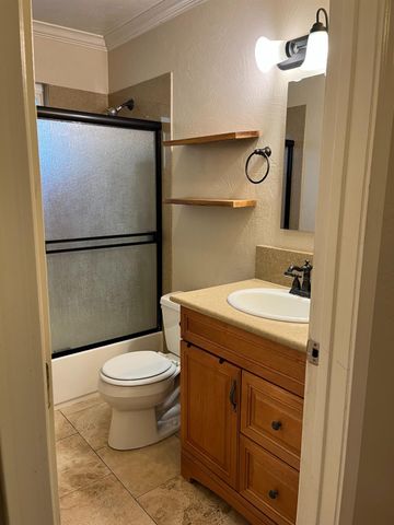 533 N 1st Ave, Oakdale, CA 95361