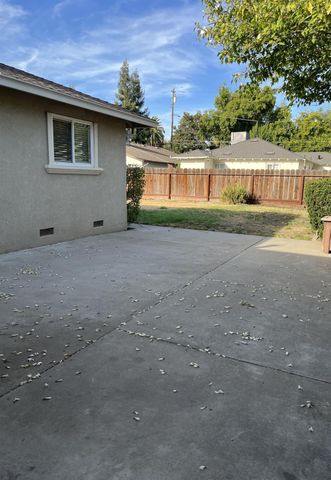 533 N 1st Ave, Oakdale, CA 95361