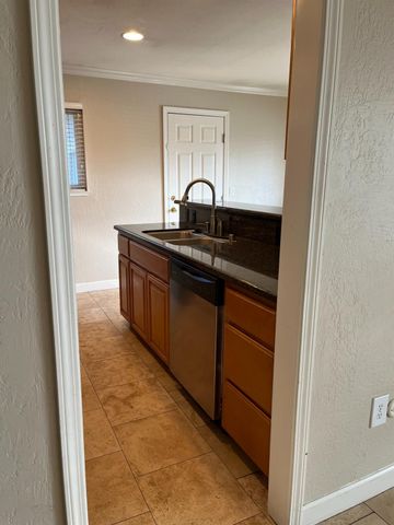 533 N 1st Ave, Oakdale, CA 95361