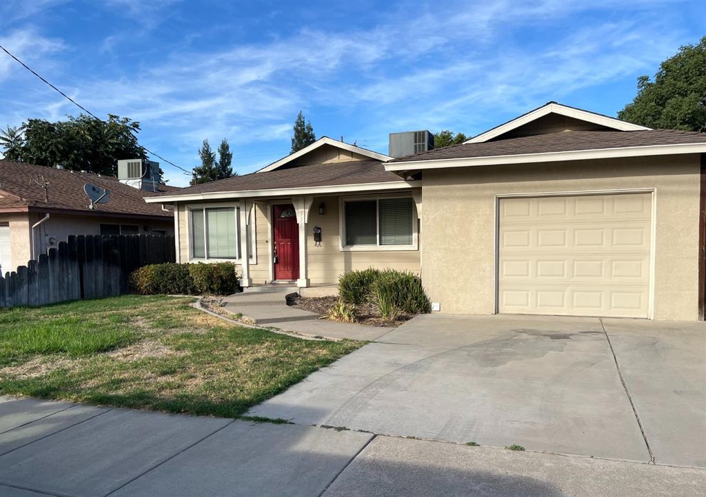 533 N 1st Ave, Oakdale, CA 95361
