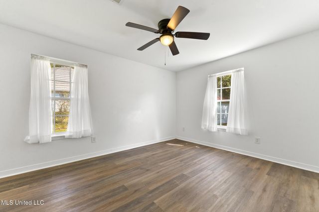 326 S Central Avenue, Waveland, MS 39576