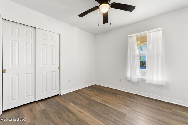 326 S Central Avenue, Waveland, MS 39576