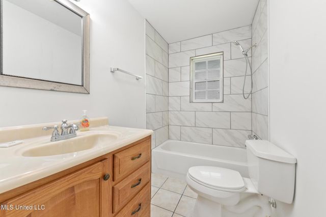 326 S Central Avenue, Waveland, MS 39576