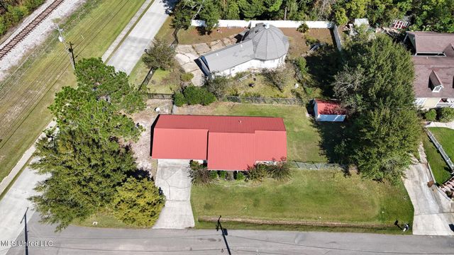 326 S Central Avenue, Waveland, MS 39576