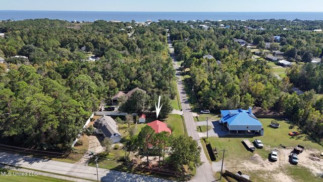 326 S Central Avenue, Waveland, MS 39576