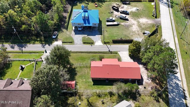 326 S Central Avenue, Waveland, MS 39576