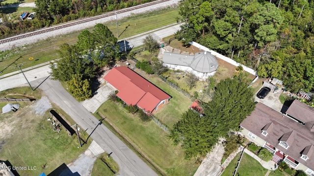 326 S Central Avenue, Waveland, MS 39576