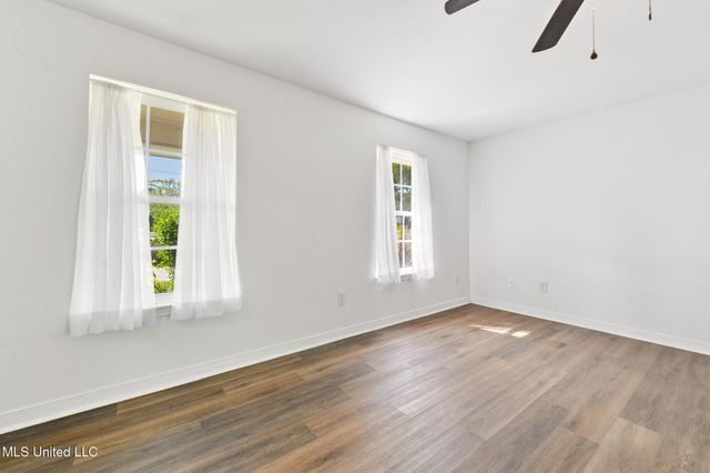 326 S Central Avenue, Waveland, MS 39576