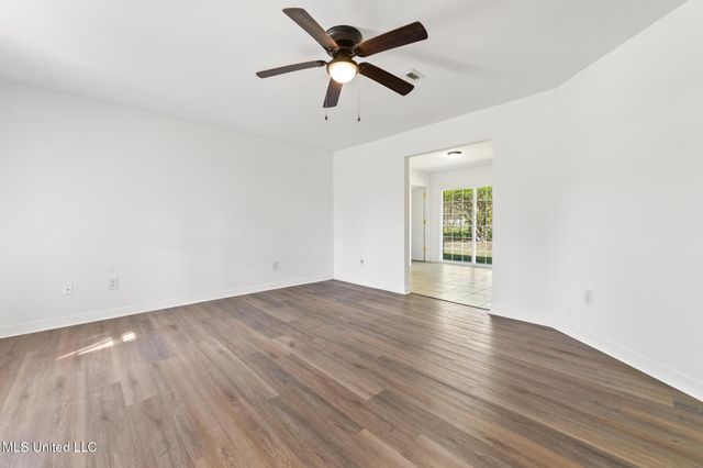 326 S Central Avenue, Waveland, MS 39576