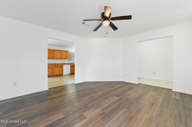 326 S Central Avenue, Waveland, MS 39576