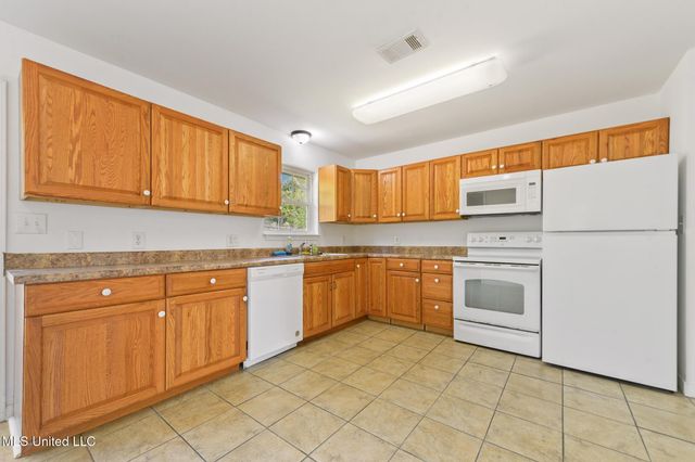 326 S Central Avenue, Waveland, MS 39576