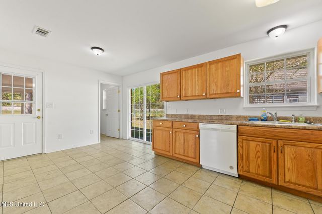 326 S Central Avenue, Waveland, MS 39576