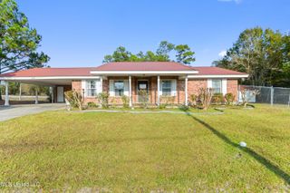 326 S Central Avenue, Waveland, MS 39576